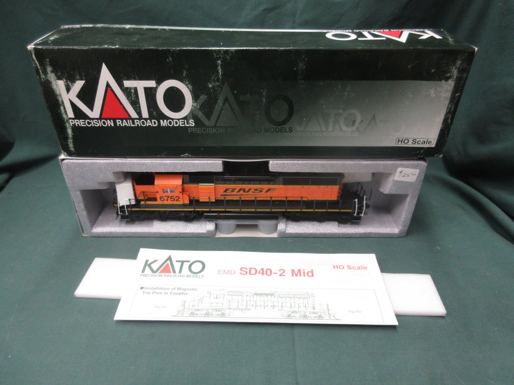 Kato EMD SD40-2 Mid BNSF Swoosh Logo #6752