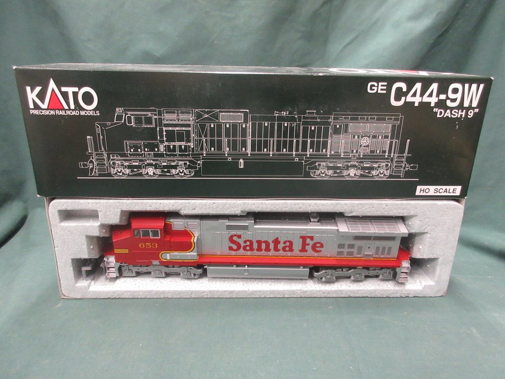 Kato GE C44-9W "Dash 9" Santa Fe #653