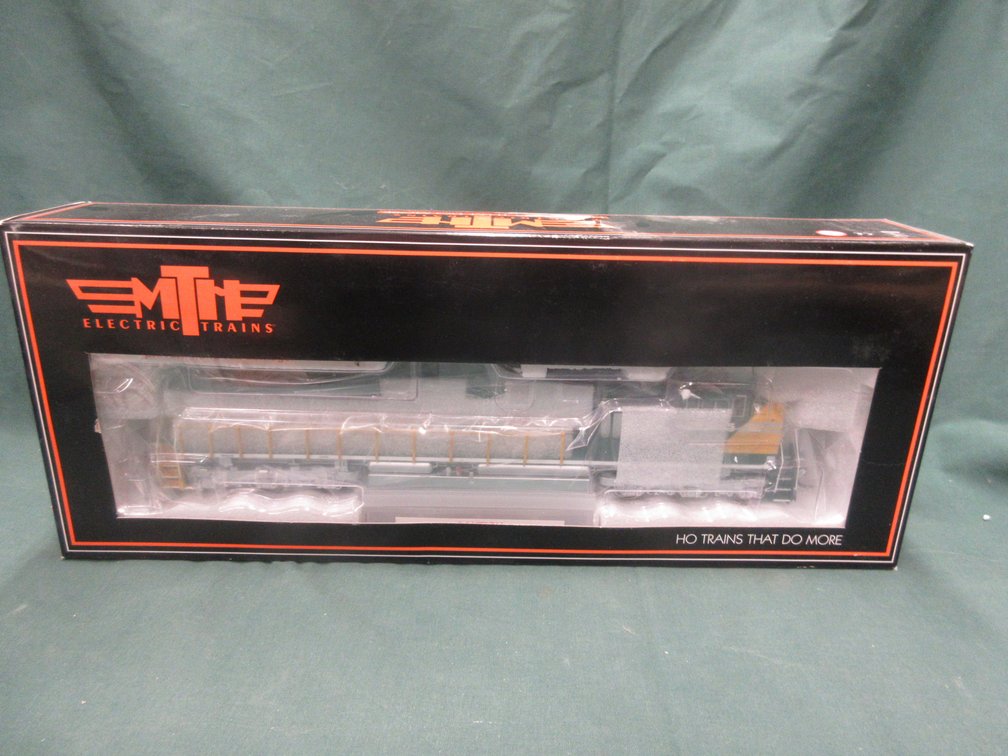 Smithe SD70ACe diesel engine Chicago North Western #1995 DCC Ready