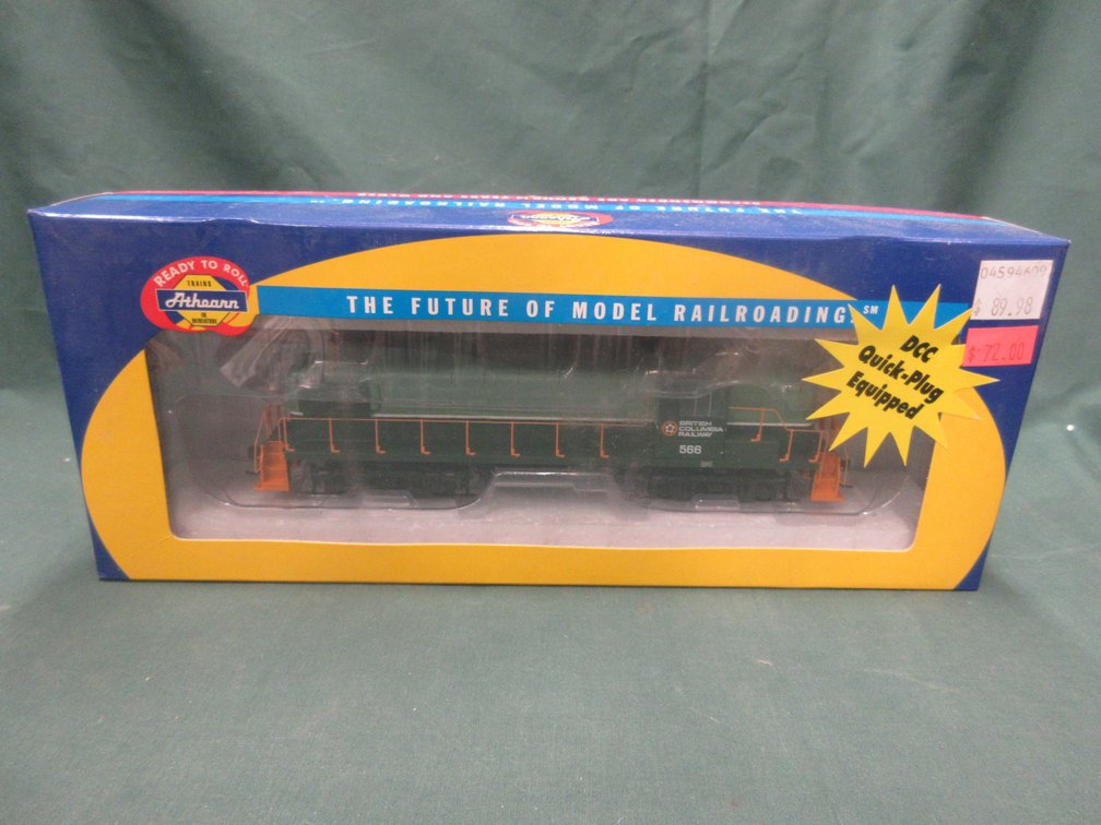 Athearn British Columbia RS-3 locomotive 566