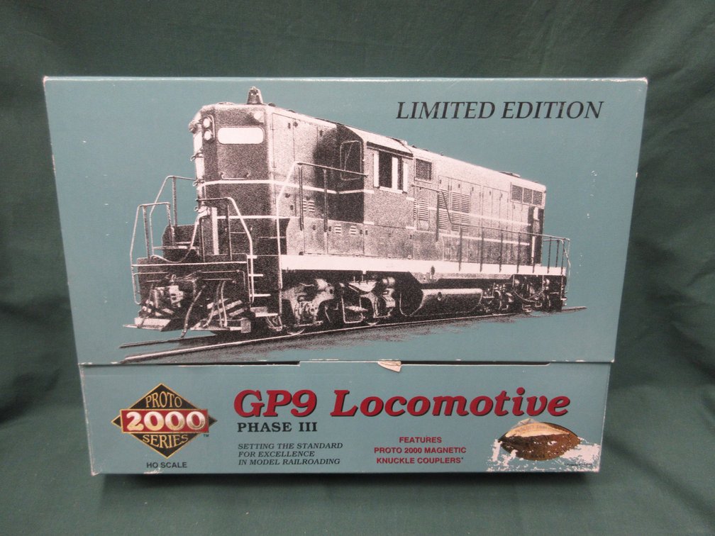 Proto 2000 Series GP9 locomotive Phase III undecorated