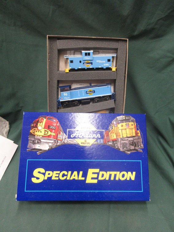 Athearn Special SW 1000 caboose, maybe partial?