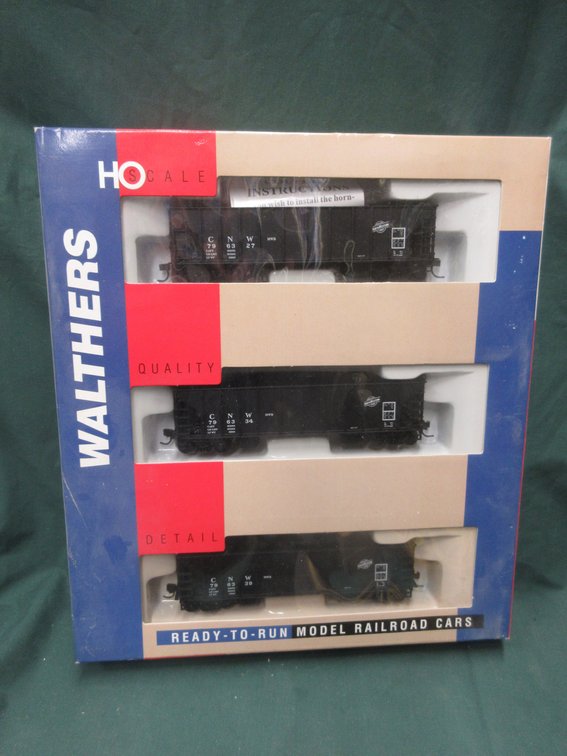 Walthers Ballast Hopper (3 pack) Chicago & North Western