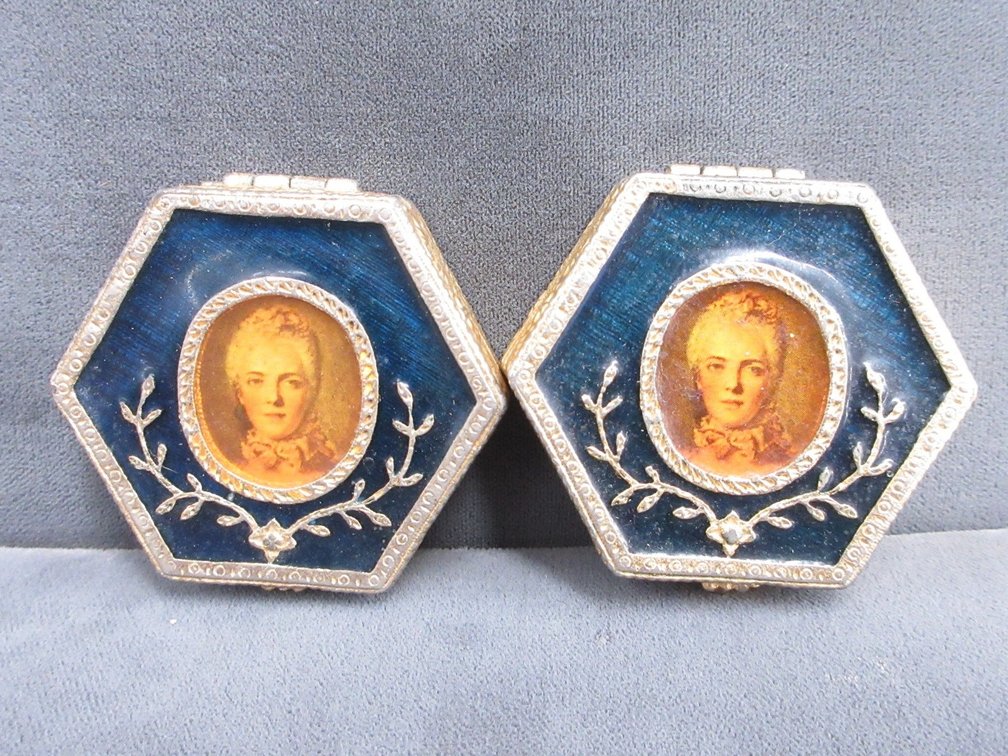 (2) Estee Lauder old-fashioned enamel powder compacts