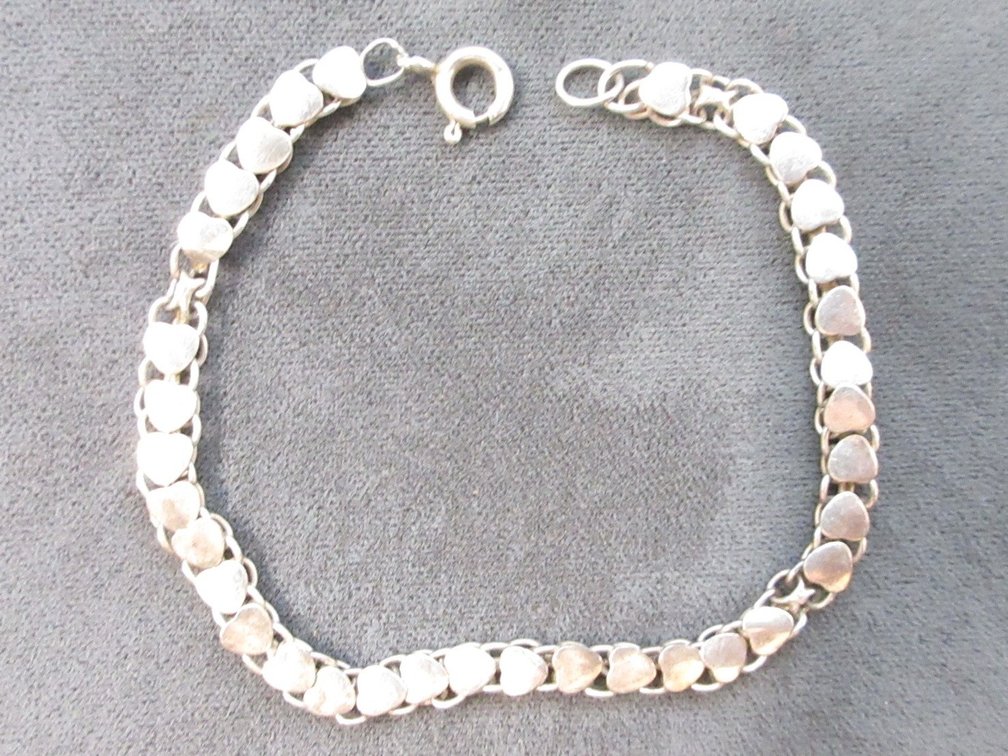 .925 Silver 6.25"L bracelet (missing some hearts)