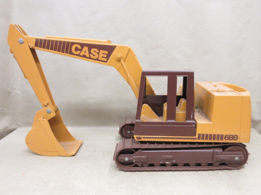 Ertl Case 688 Excavator