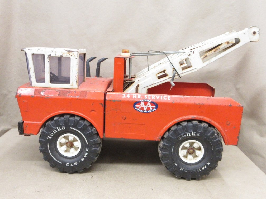 Mighty Tonka pressed steel wrecker Truck
