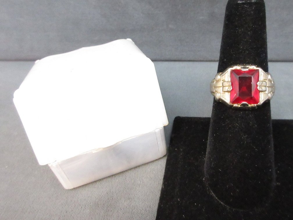 Romega ring with red stone