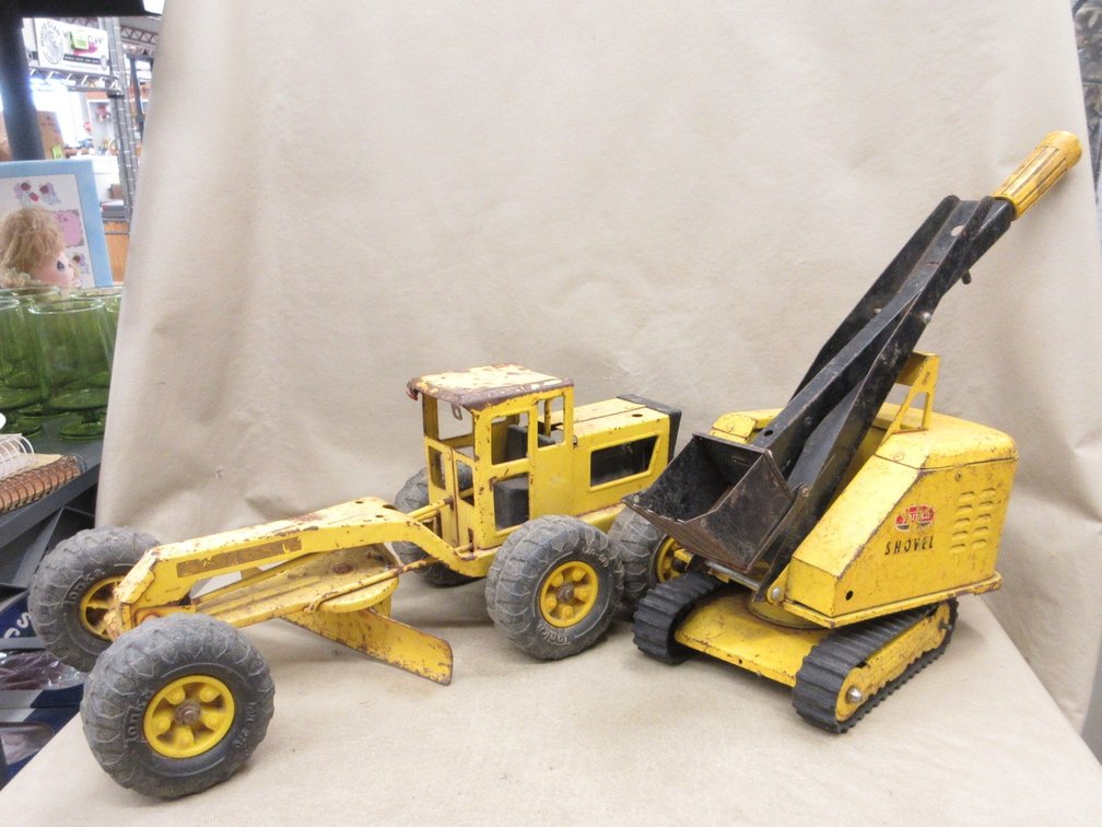 (2) Tonka pressed steel construction toys