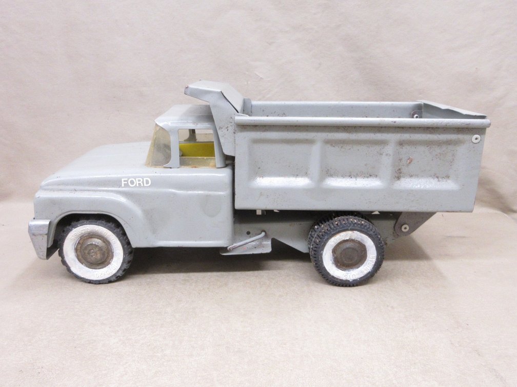 Nylint  Ford dump truck