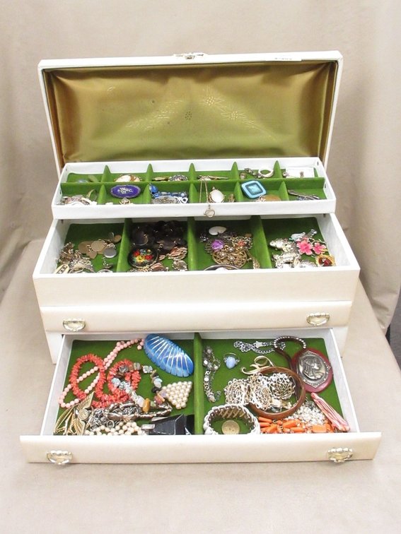 16.5"W vinyl jewelry box with contents