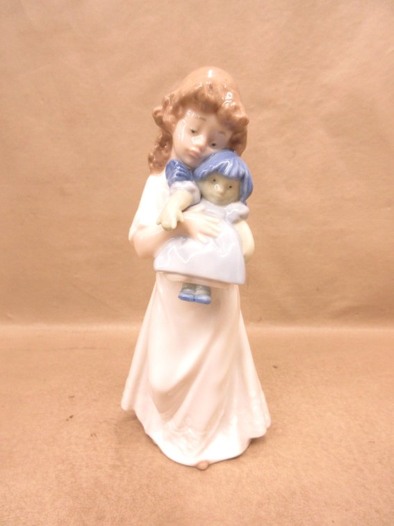 NAO by Ciardo porcelain "We're Sleepy" figurine