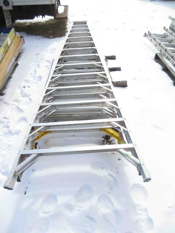 (1) Werner 14ft aluminum step ladder