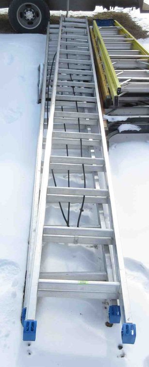 (1) Werner 32ft aluminum extension ladder