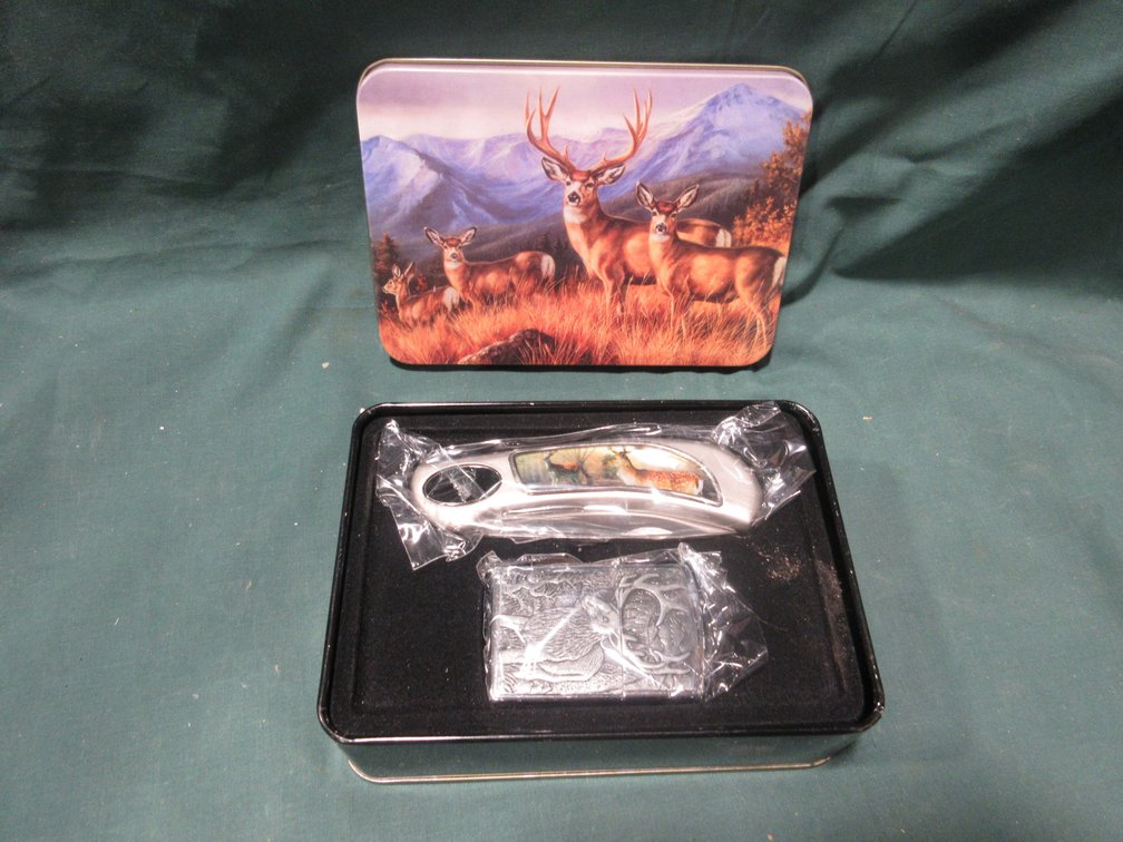 Deer collector's knife in tin
