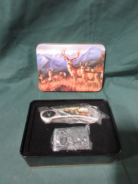 Deer collector's knife in tin