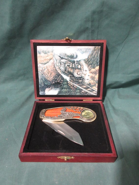Train collector knife in wood case