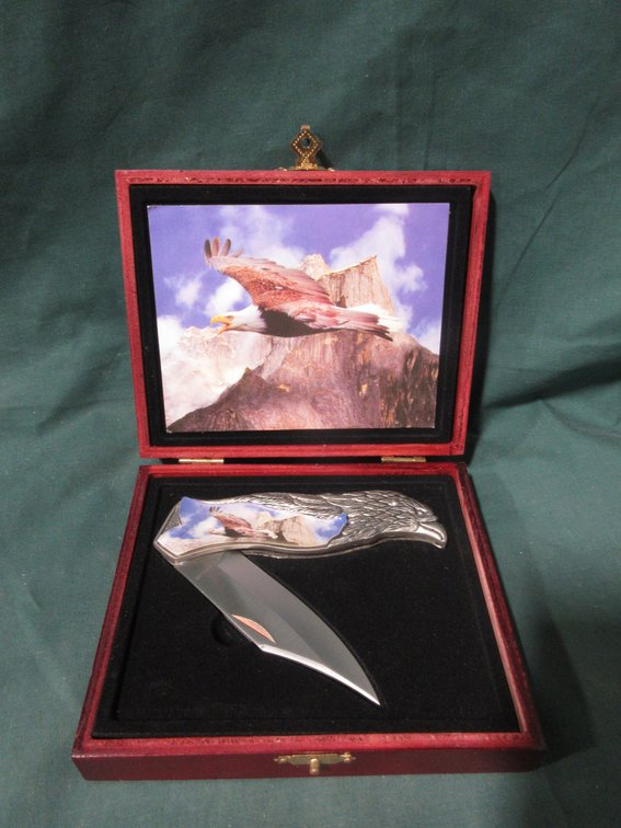 Eagle collector knife in wood case