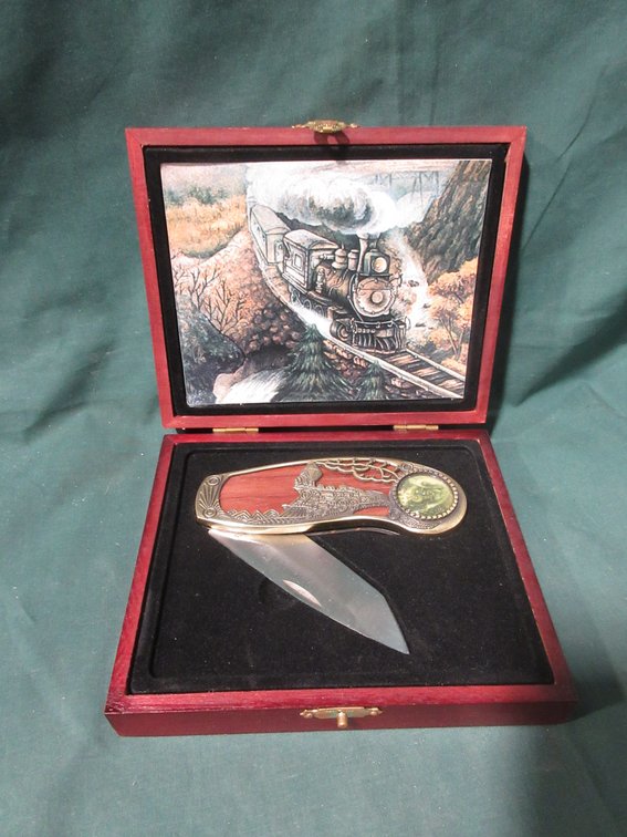 Train collector knife in wood case