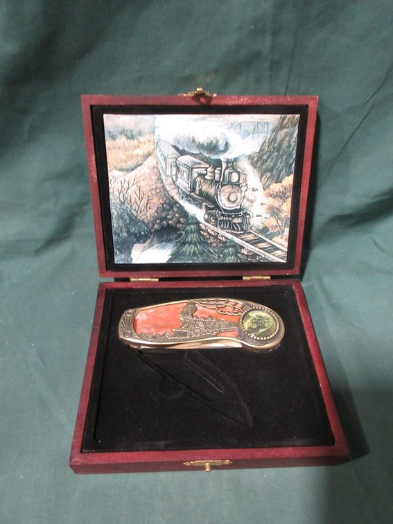 Train collector knife in wood case