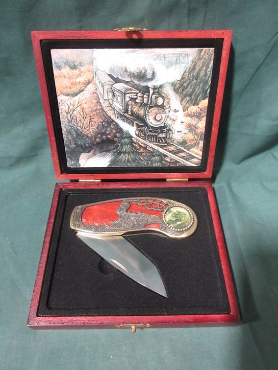 Train collector knife in wood case