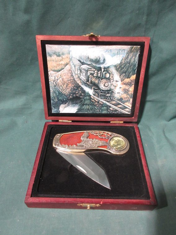 Train collector knife in wood case