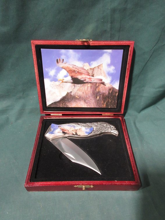 Eagle collector knife in wood case