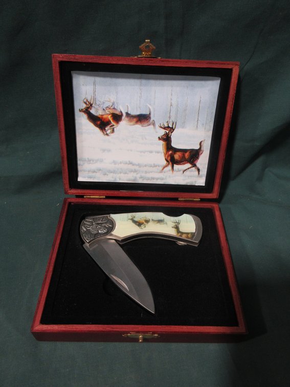 Deer collector knife in wood case