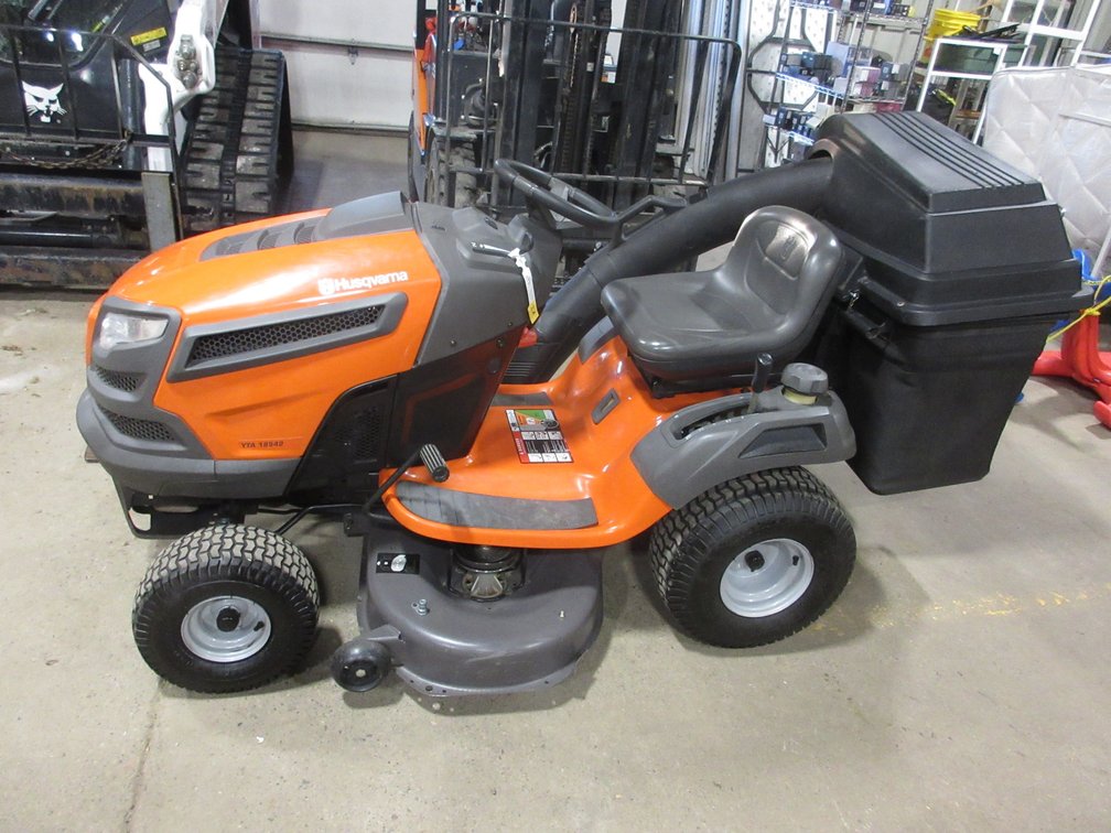 Husqvarna YTA18542 lawn tractor(starts and drives)