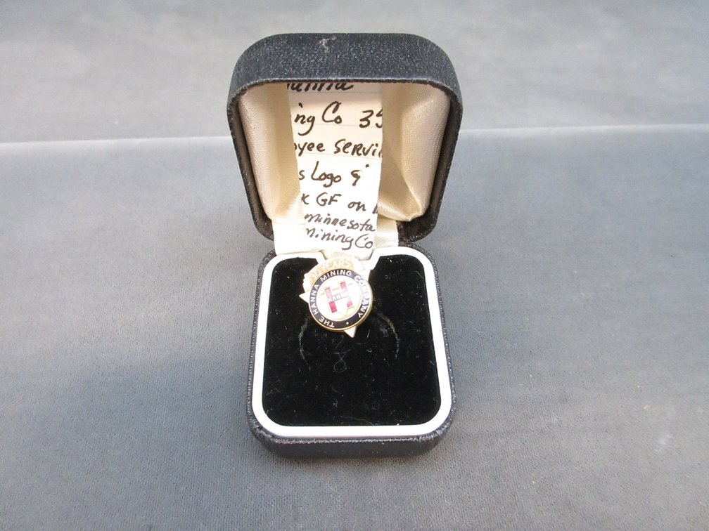 Hanna Mining Company employee service pin