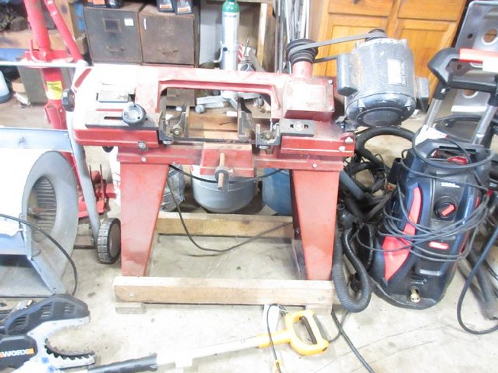 Amrox metal cutting bandsaw