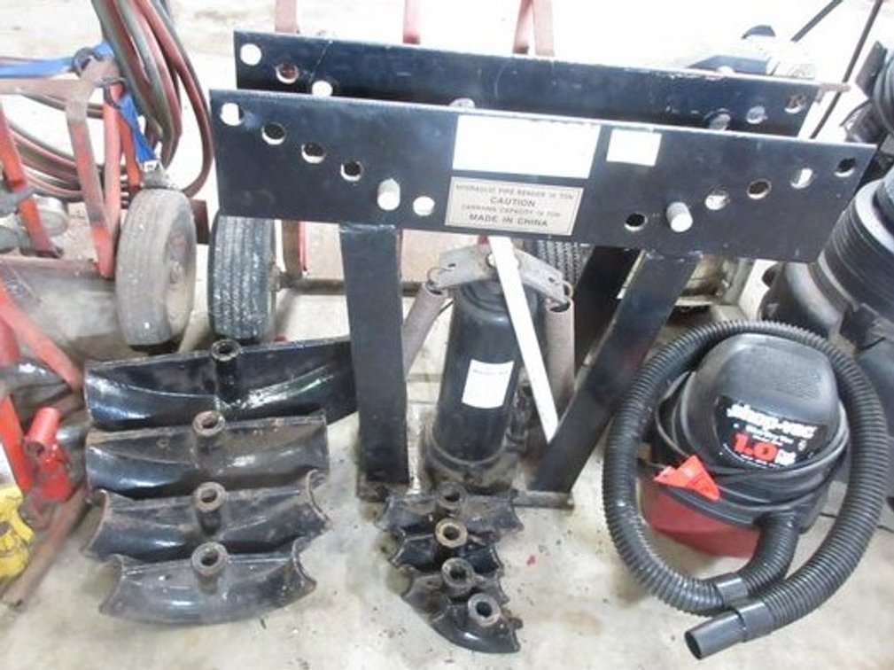 Hydraulic pipe bender