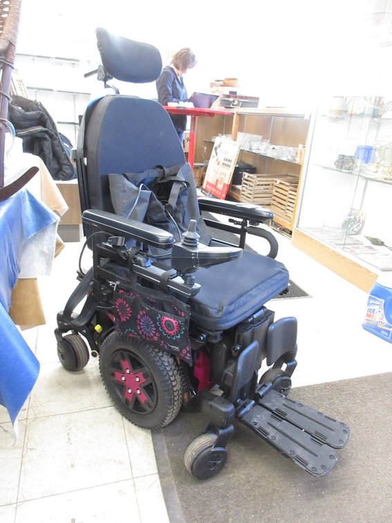 Image for 2017 Ford E350 Shuttle Bus, Electric Wheel Chair, Pottery, Jewelry and Antiques (pink tag)