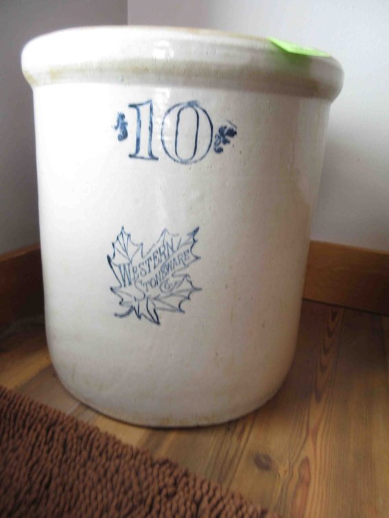 Western Stoneware Co. 10-gallon crock