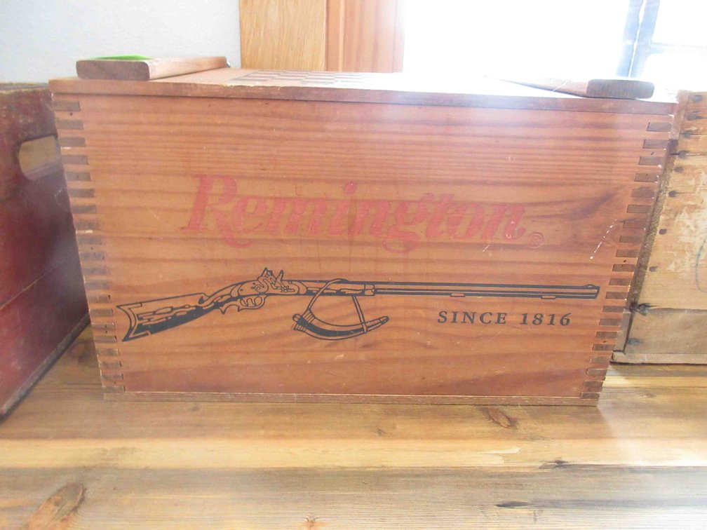 Remington wood crate with checkerboard top