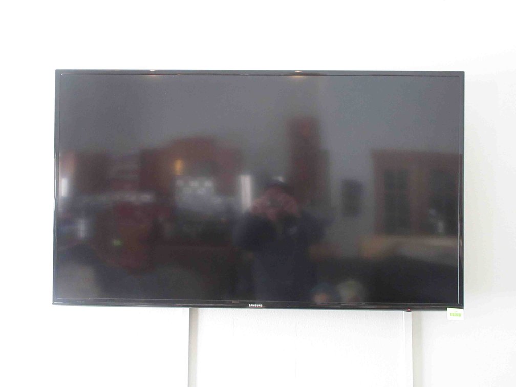Samsung 55" flat screen TV with remote