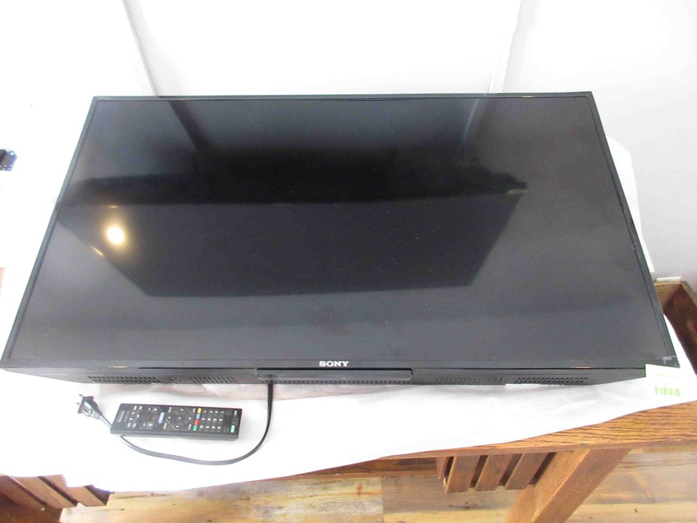 Sony 40" flat screen TV with remote