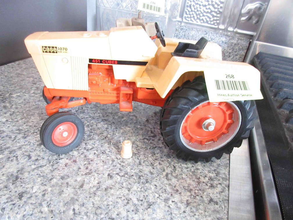 Ertl Case 1070 Agri-King die cast tractor