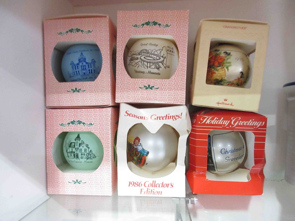 (6) Collectible Christmas ornaments