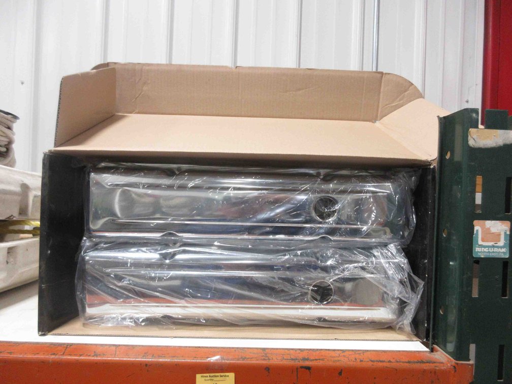 Set of chrome valve covers
