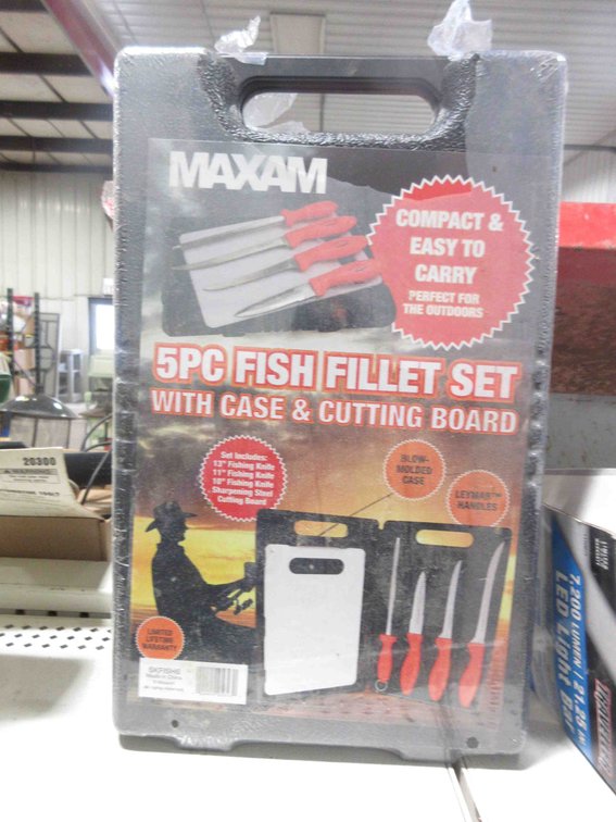 Maxam 5-piece fillet set with case and cutting board