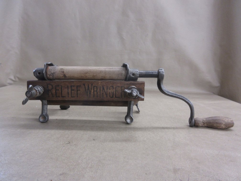 Miniature or Salesman Sample Horseshoe clothes wringer