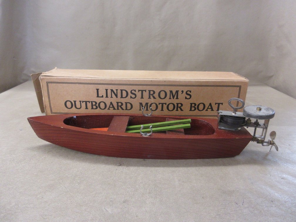 Lindstrom's key-wind wood boat