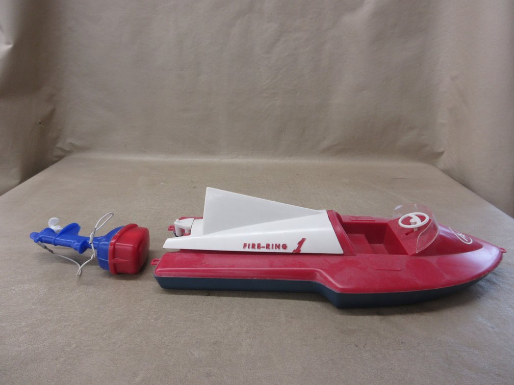 Mills Plastic Fire-Ring 1 plastic toy boat with motor