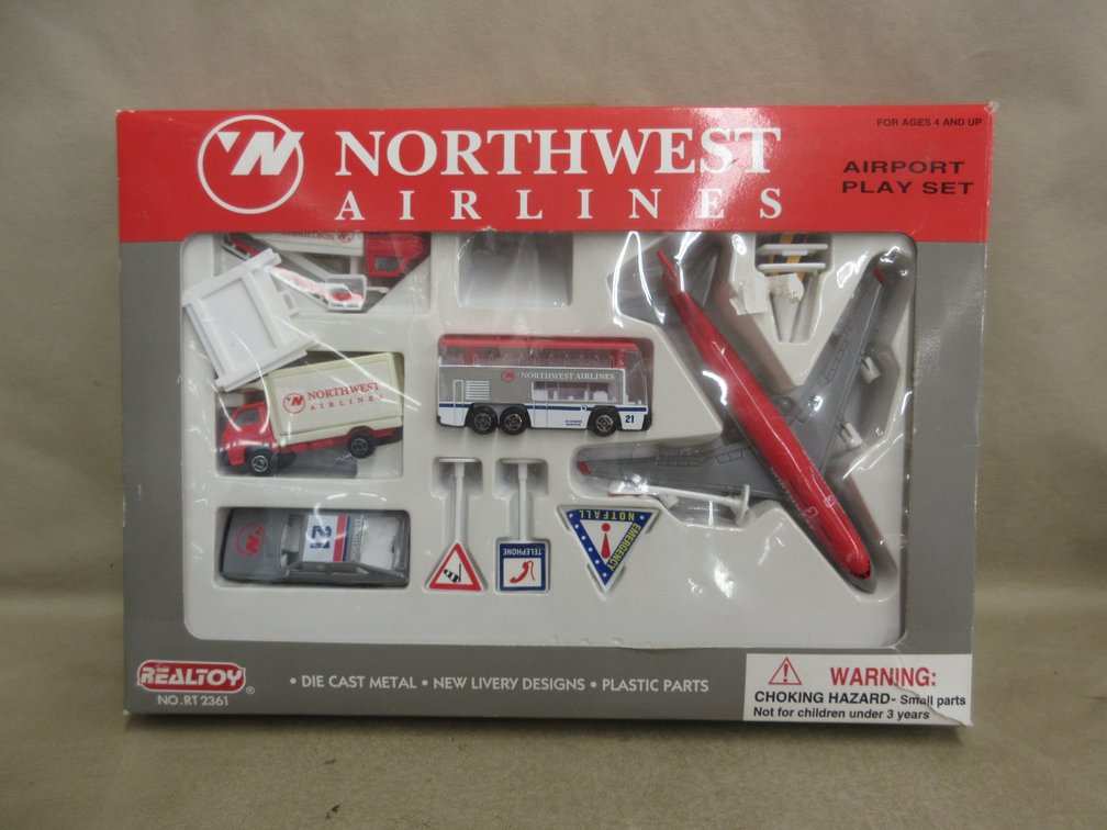 Realtoy cast metal Northwest Airlines Airport play set