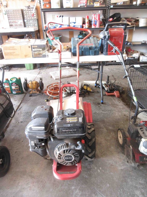 Earthquake gas rear tine tiller