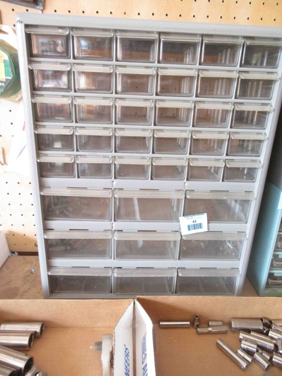 Plastic bolt bin