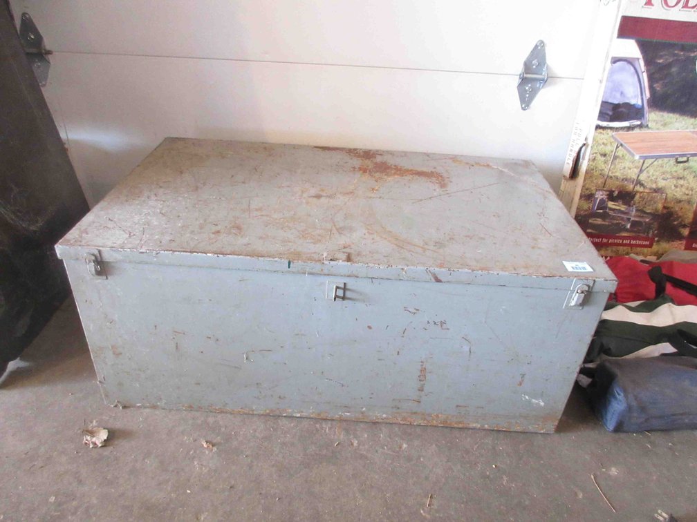 Metal trunk