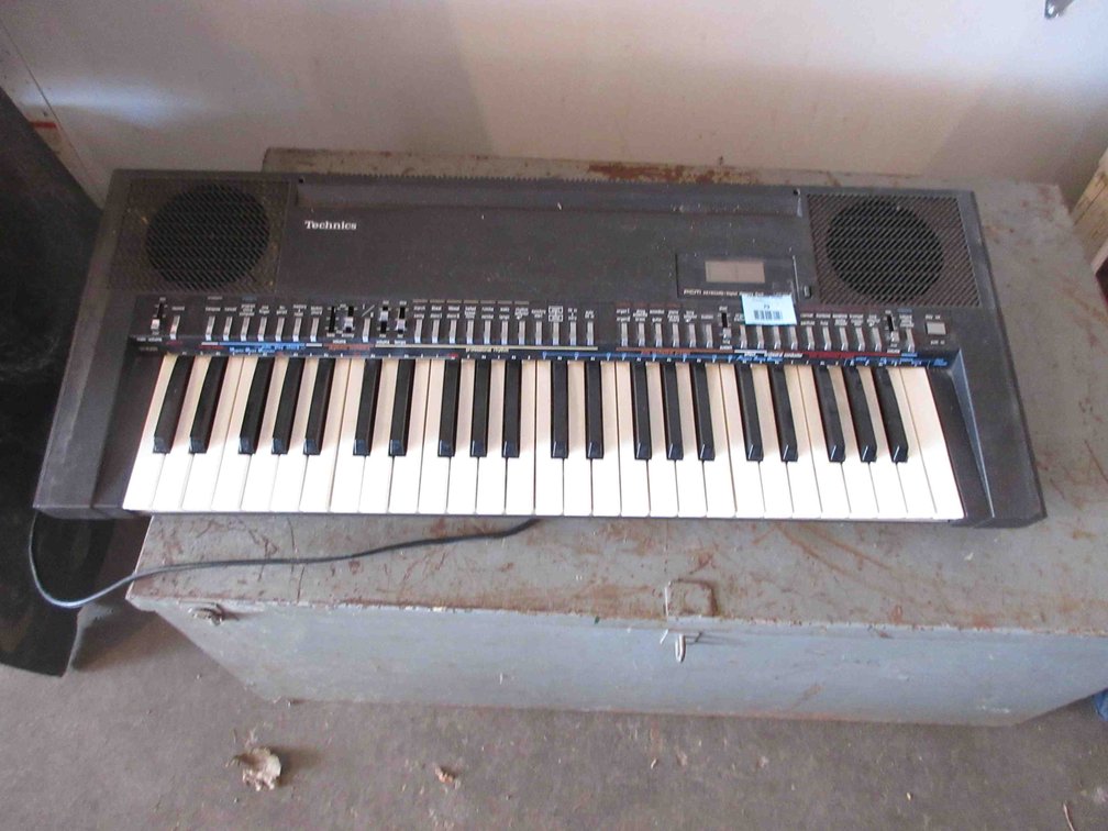 Technics SX-K250 electric keyboard