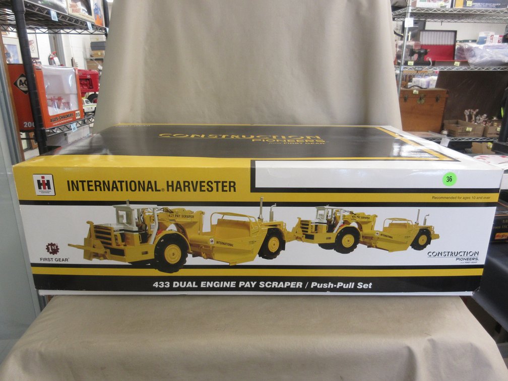 Construction Pioneers from First Gear International Harvester 433 Dual Engine Pay Scraper/Push-Pull Set in box